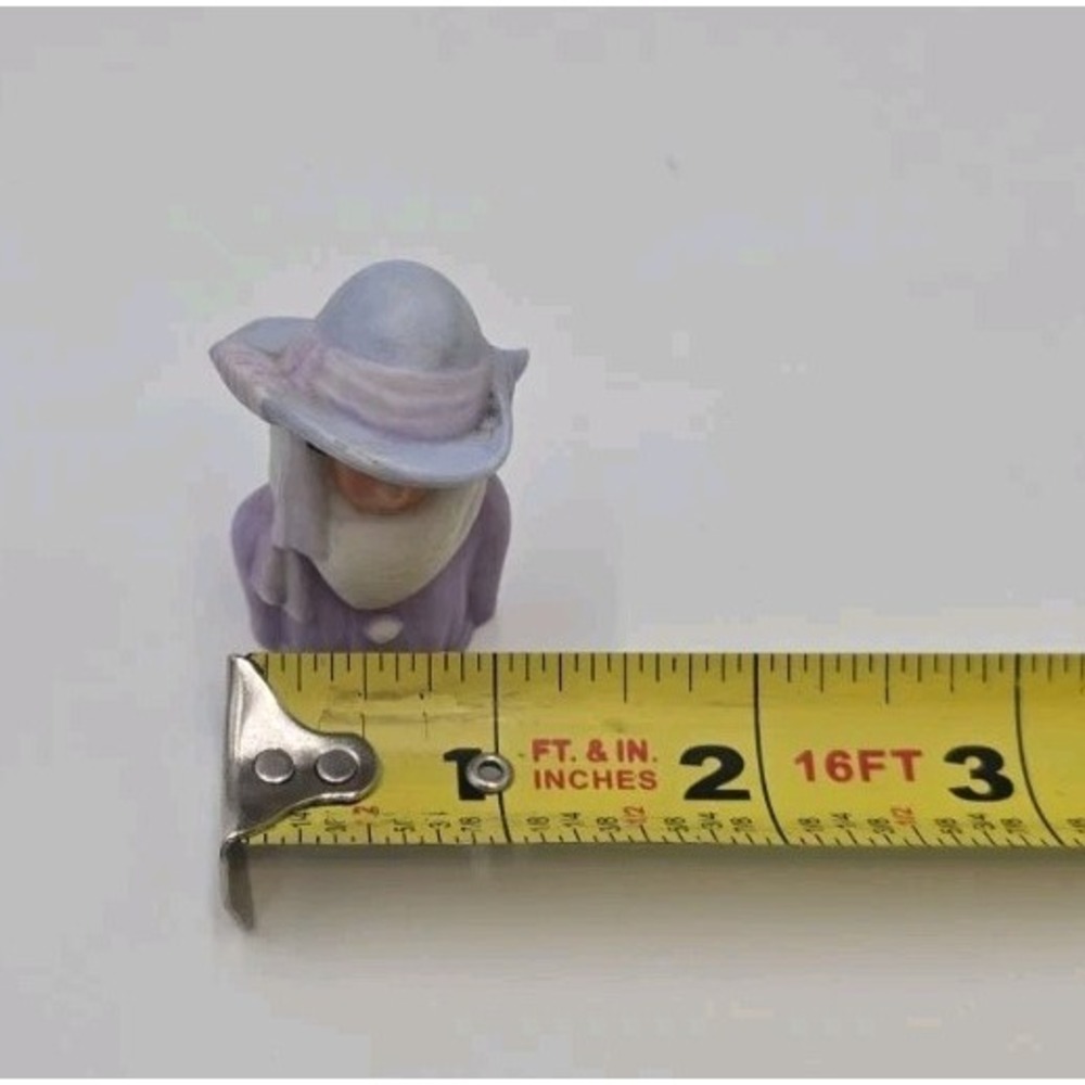 Avon 1983 Vintage Porcelain Lady Bust Figurine Lavender Hat Victorian - Picture 8 of 9